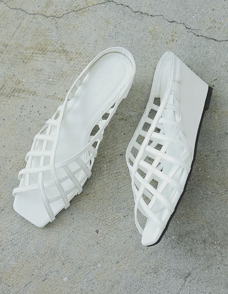 Vカットオープントゥメッシュサンダル