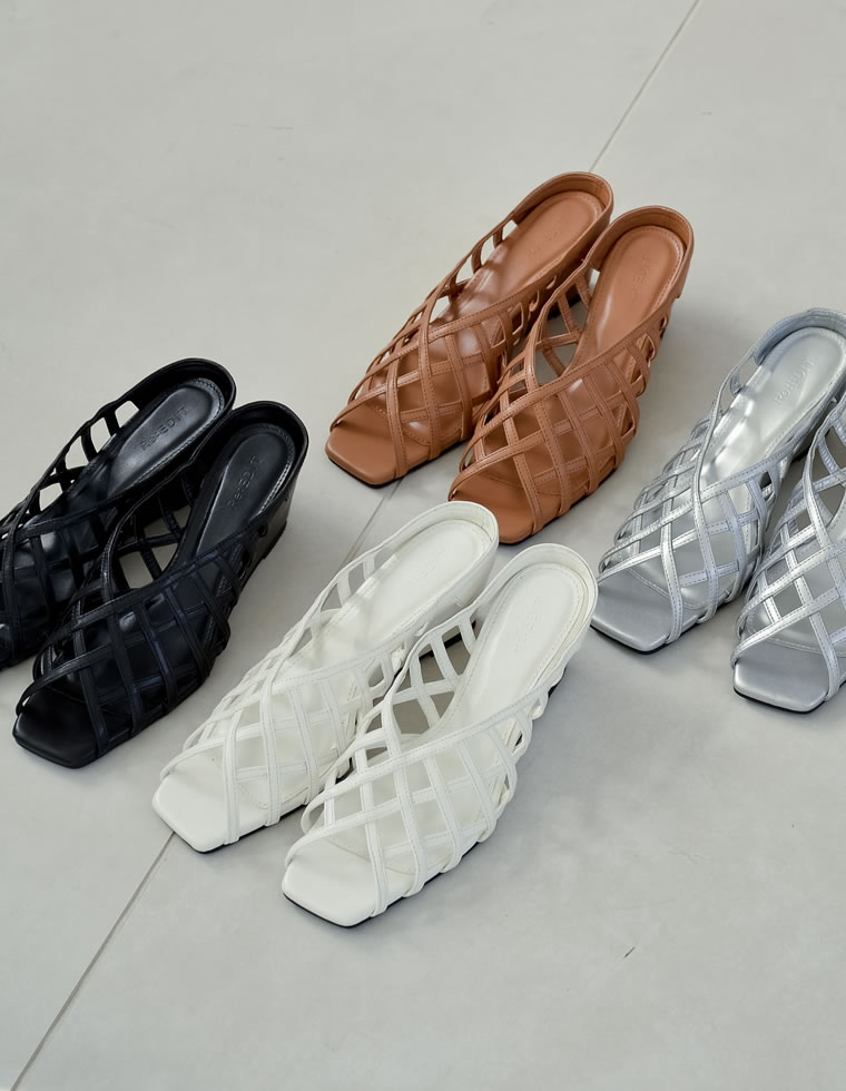 Vカットオープントゥメッシュサンダル