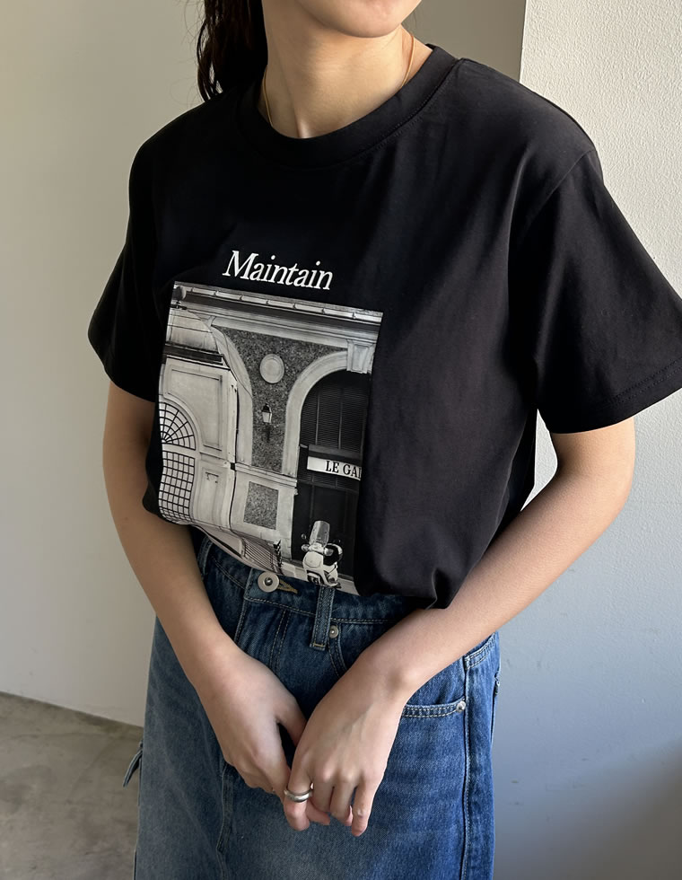 モノトーンプリントTシャツ