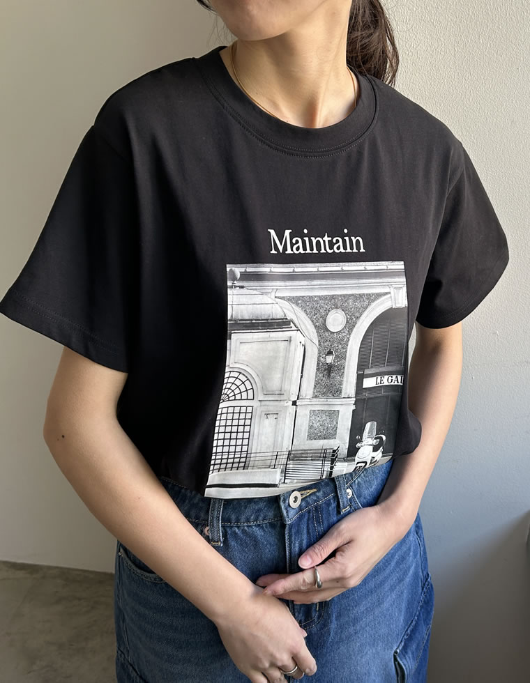 モノトーンプリントTシャツ