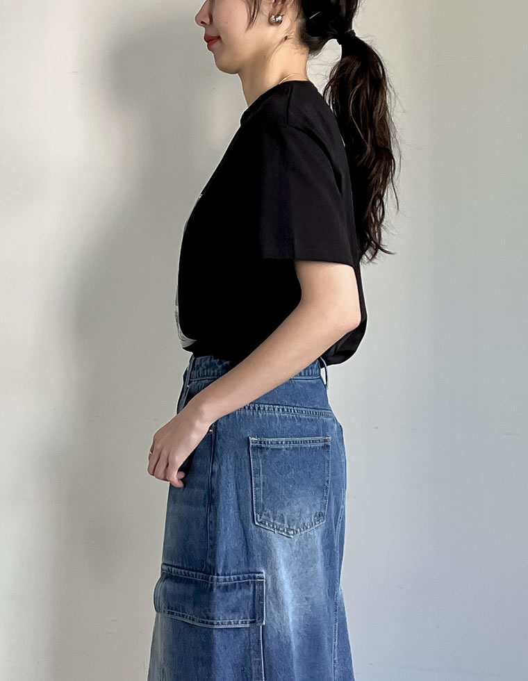 モノトーンプリントTシャツ