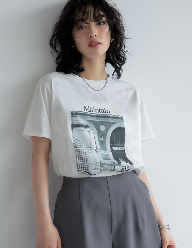 モノトーンプリントTシャツ