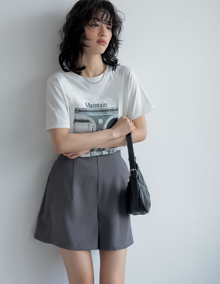 モノトーンプリントTシャツ