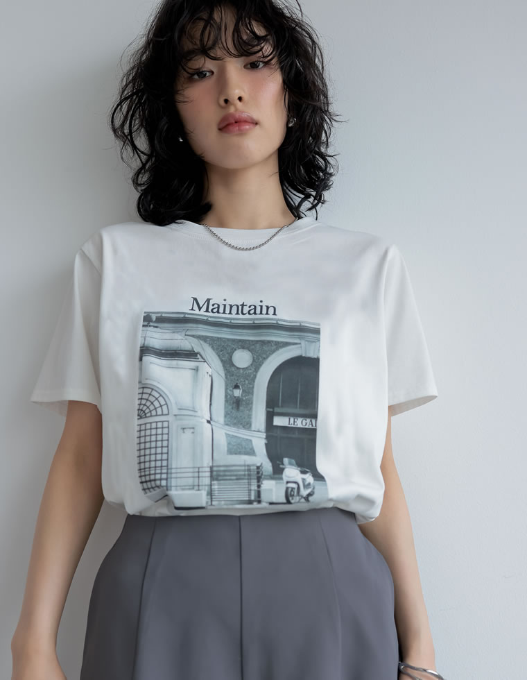 モノトーンプリントTシャツ