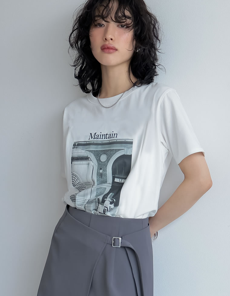 モノトーンプリントTシャツ
