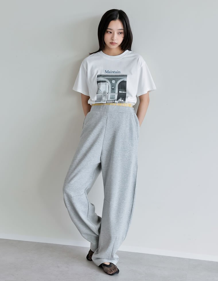 モノトーンプリントTシャツ
