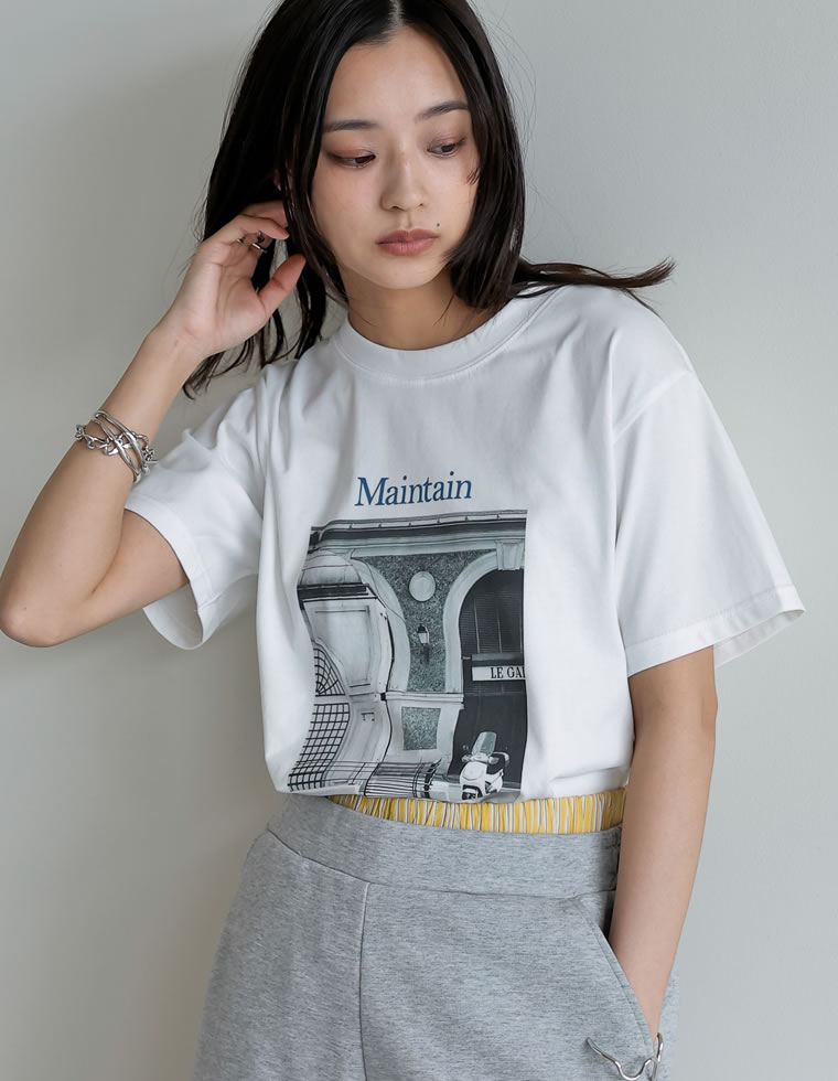 モノトーンプリントTシャツ