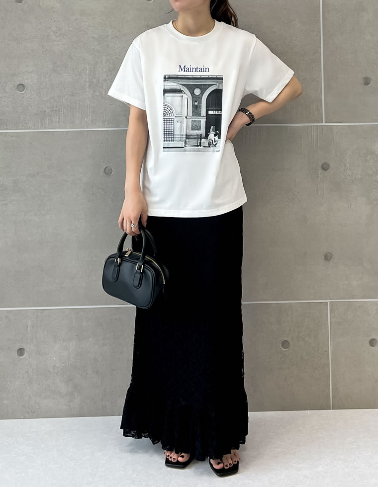 モノトーンプリントTシャツ