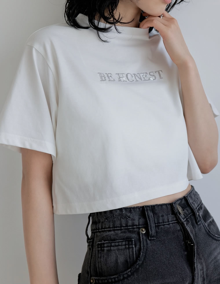 クロップド丈スパンコールロゴTシャツ