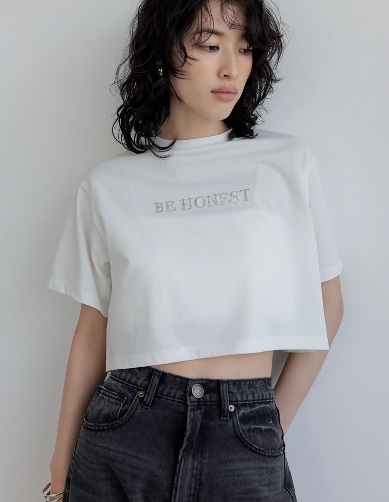 クロップド丈スパンコールロゴTシャツ