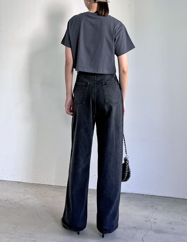 クロップド丈スパンコールロゴTシャツ