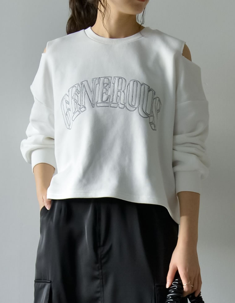 裏毛刺繍ロゴ肩スリットショート丈トップス