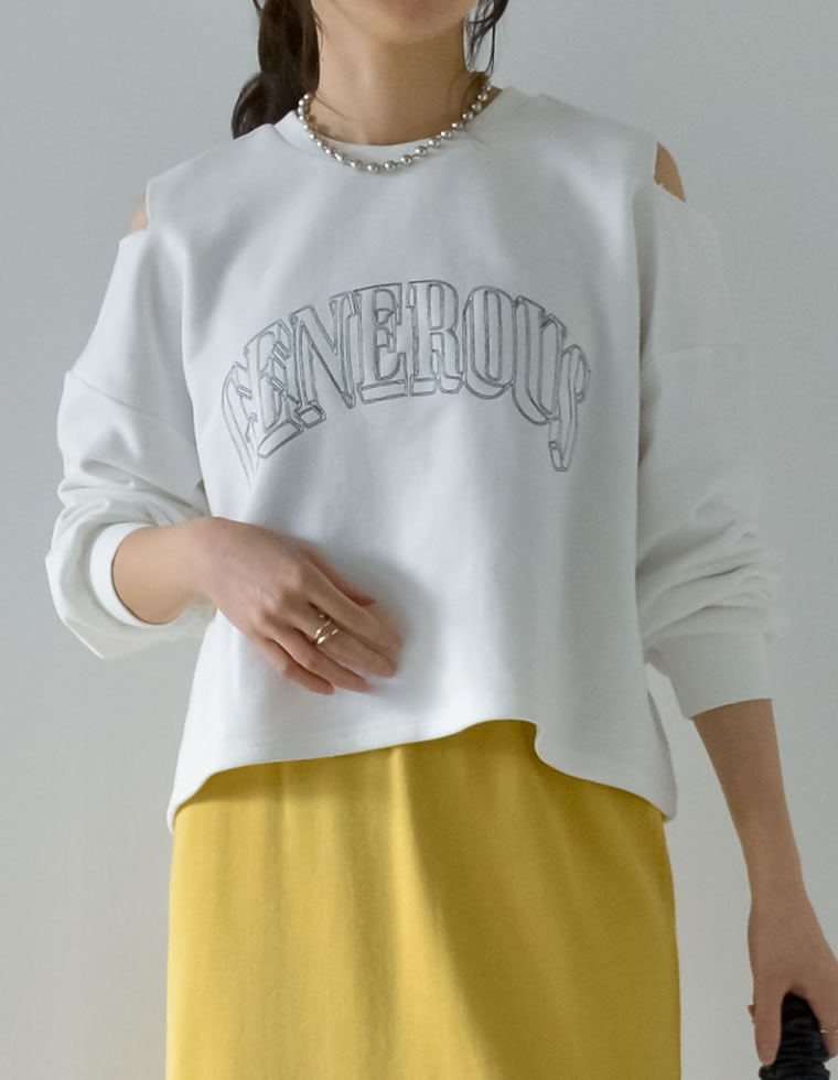裏毛刺繍ロゴ肩スリットショート丈トップス