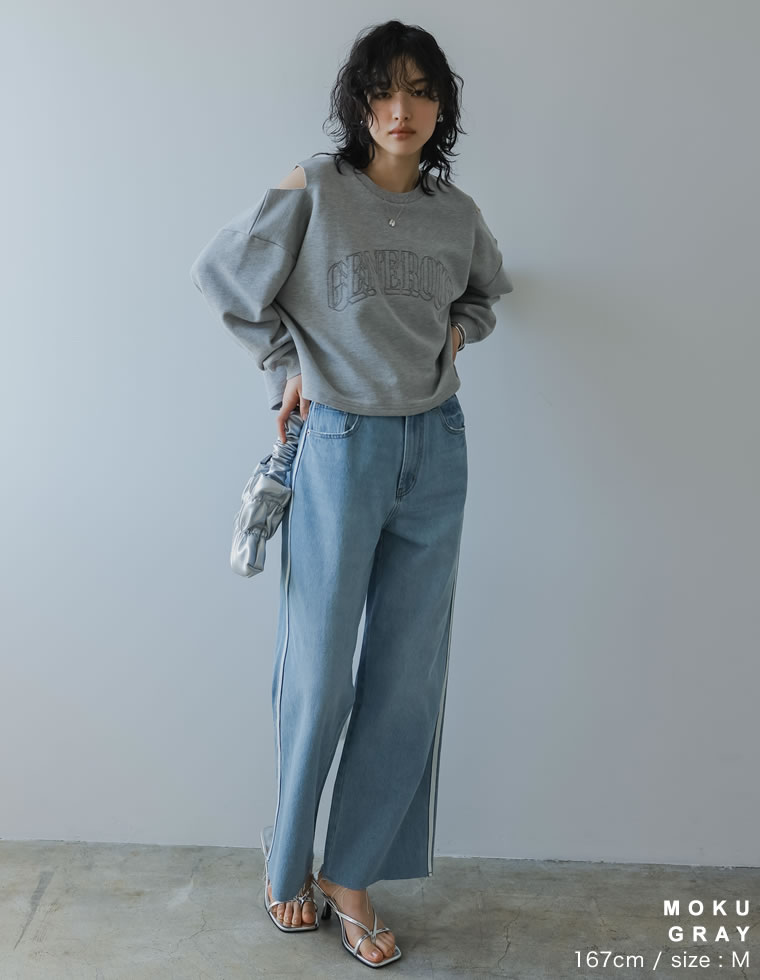 裏毛刺繍ロゴ肩スリットショート丈トップス