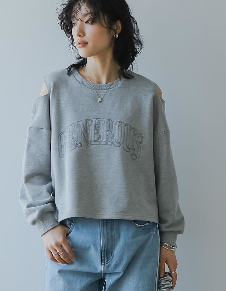 裏毛刺繍ロゴ肩スリットショート丈トップス