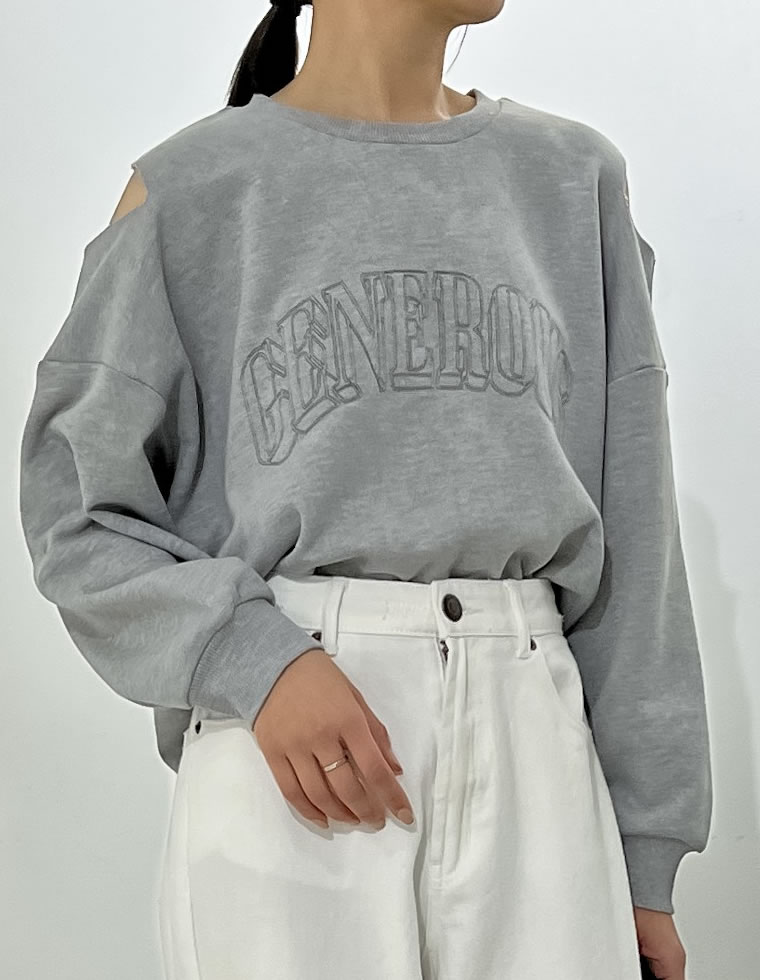 裏毛刺繍ロゴ肩スリットショート丈トップス