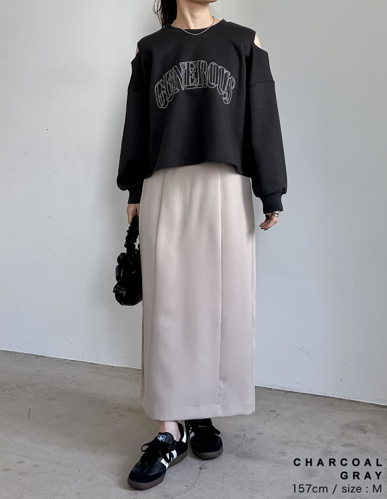 裏毛刺繍ロゴ肩スリットショート丈トップス
