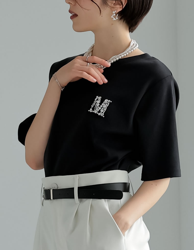 MロゴビジューモチーフTシャツ