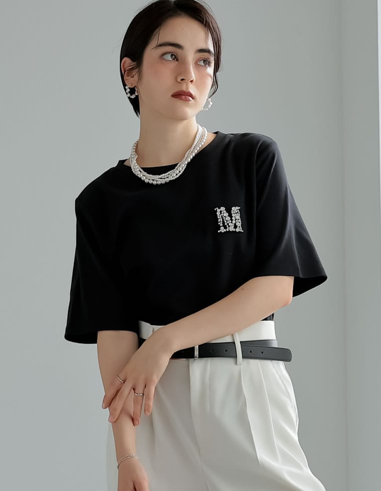 MロゴビジューモチーフTシャツ
