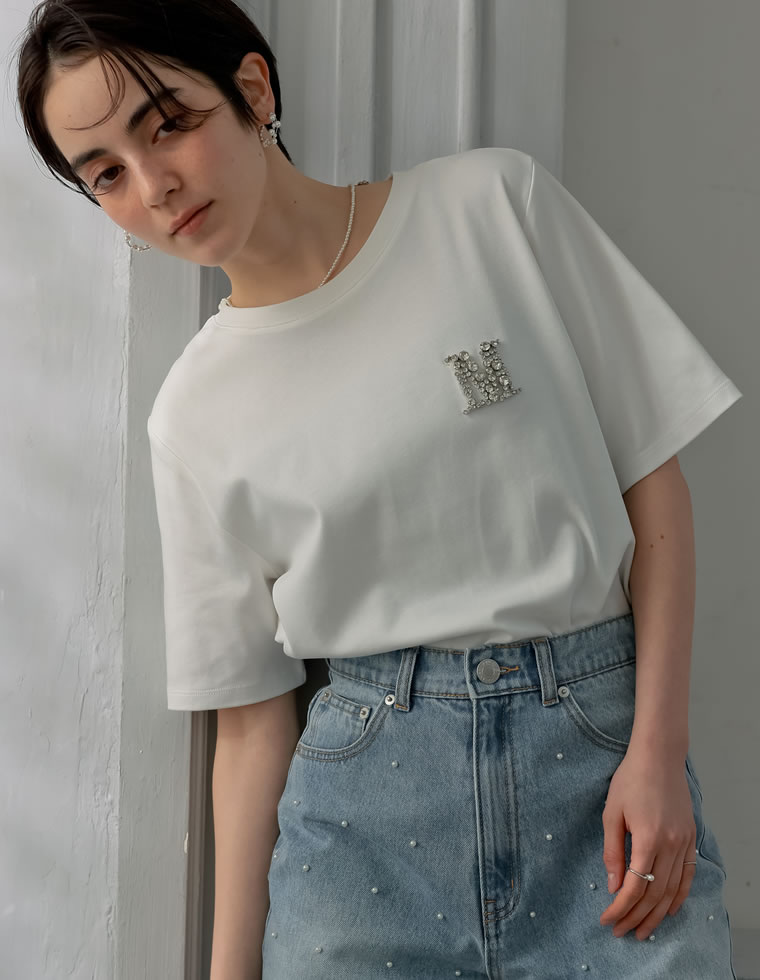 MロゴビジューモチーフTシャツ