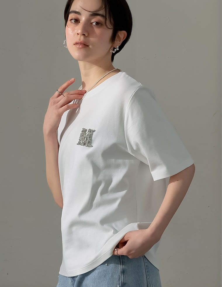 MロゴビジューモチーフTシャツ