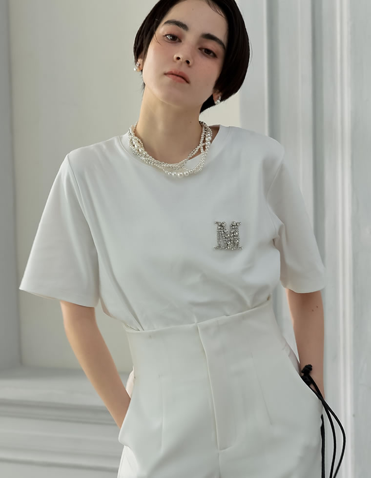 MロゴビジューモチーフTシャツ