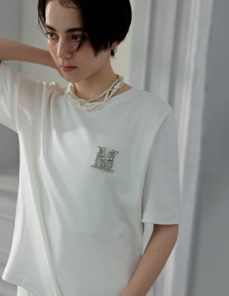 MロゴビジューモチーフTシャツ