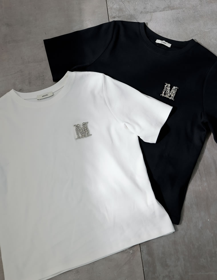 MロゴビジューモチーフTシャツ