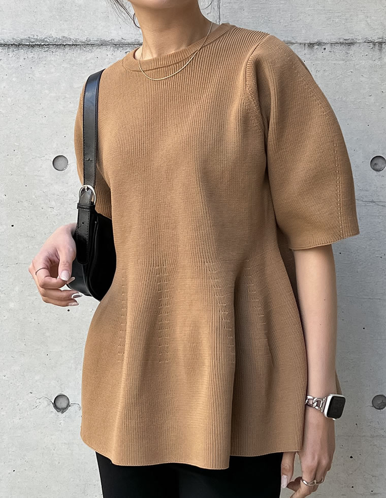 パフスリーブペプラムニットトップス