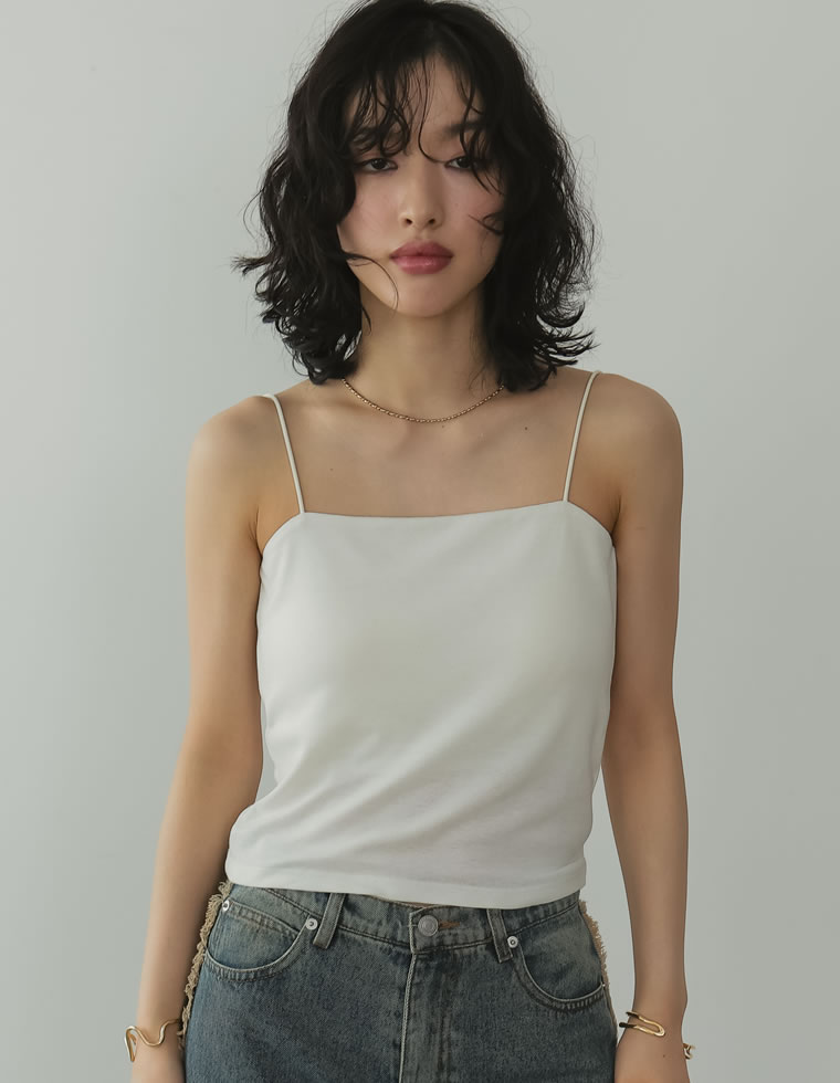 カップ付きバックオープンキャミソール