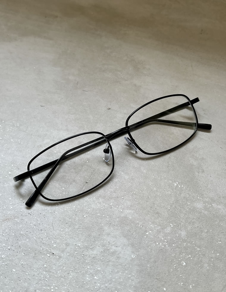 細フレームだてめがね