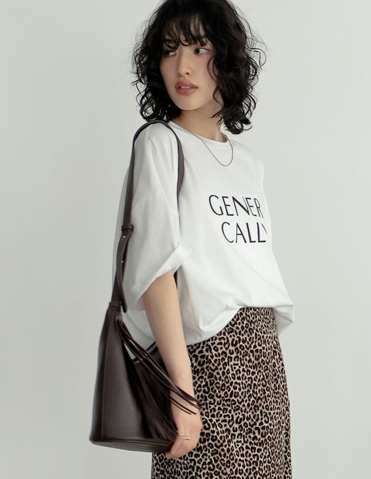 オーバーサイズロゴＴシャツ