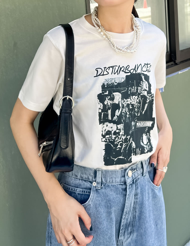 モノトーンロックバンドTシャツ