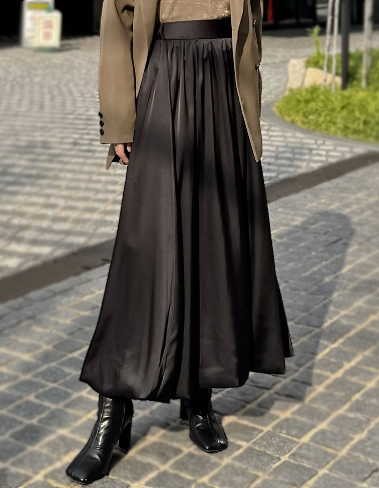 サテンバルーンスカート