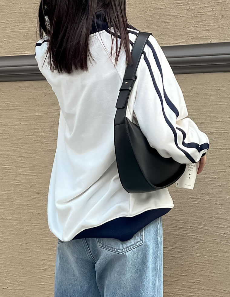 ワンポイント刺繍ハーフジップスウェット