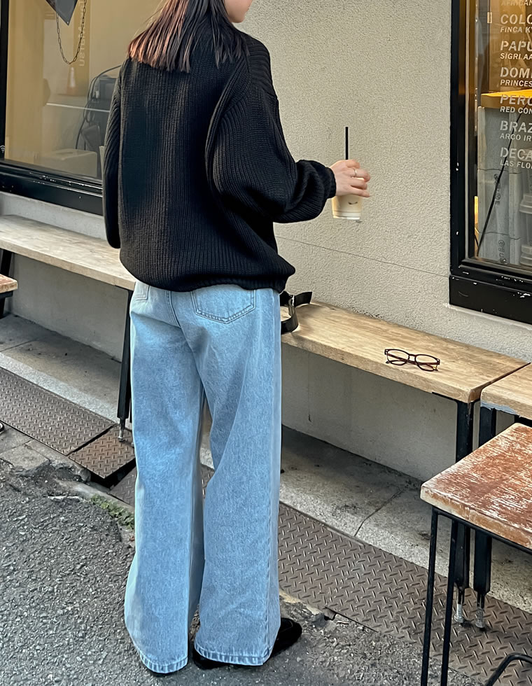 ワンポイント刺繍ハーフジップニット