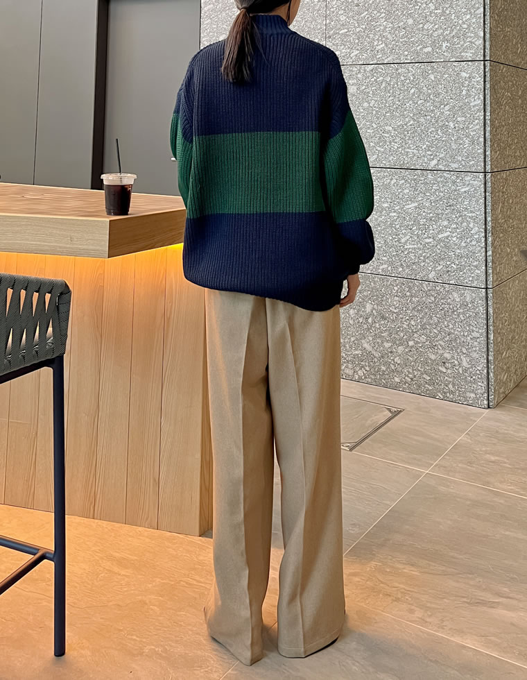 ワンポイント刺繍ハーフジップニット