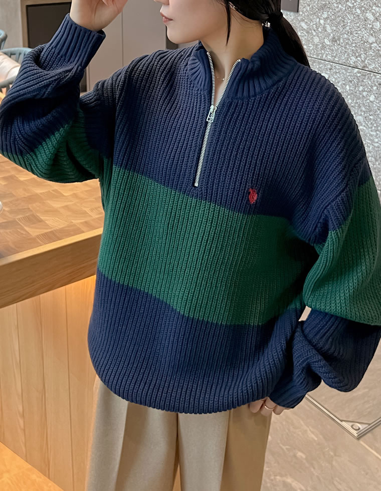 ワンポイント刺繍ハーフジップニット