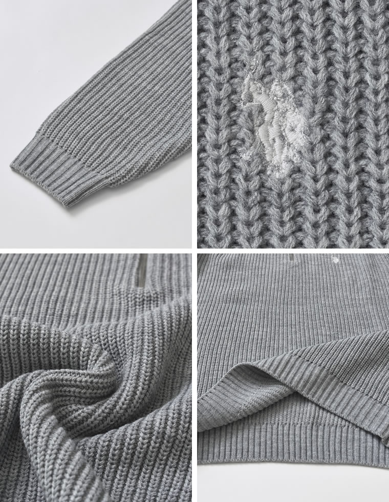 ワンポイント刺繍ハーフジップニット