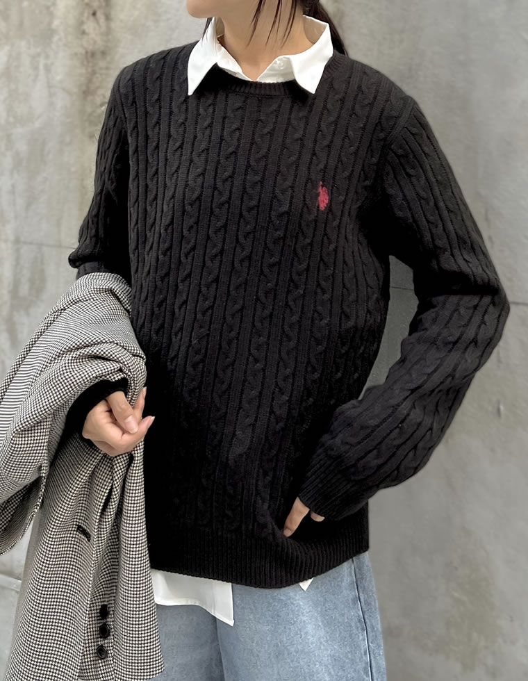 ワンポイント刺繍ケーブルニットトップス