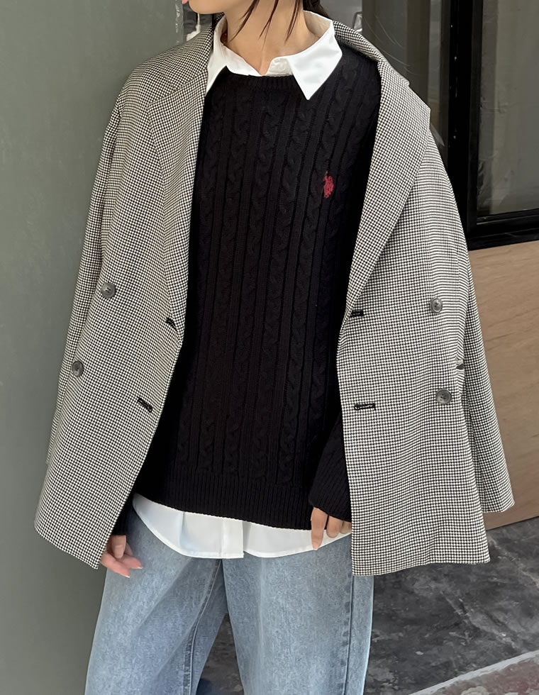 ワンポイント刺繍ケーブルニットトップス