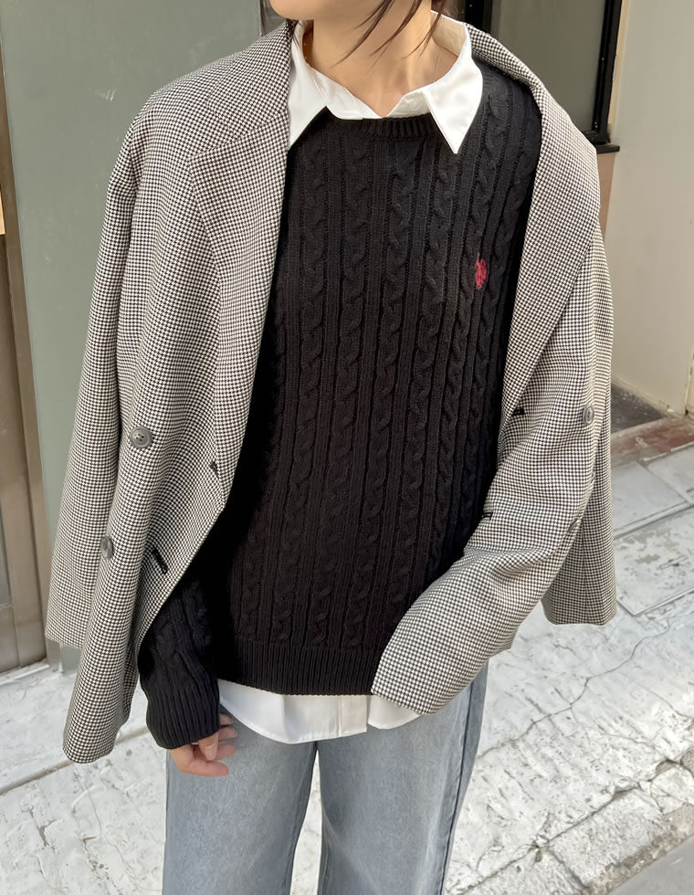 ワンポイント刺繍ケーブルニットトップス