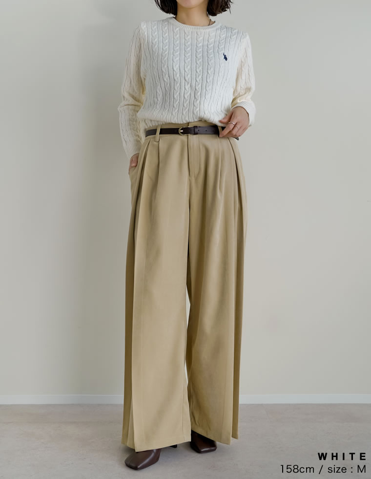 ワンポイント刺繍ケーブルニットトップス