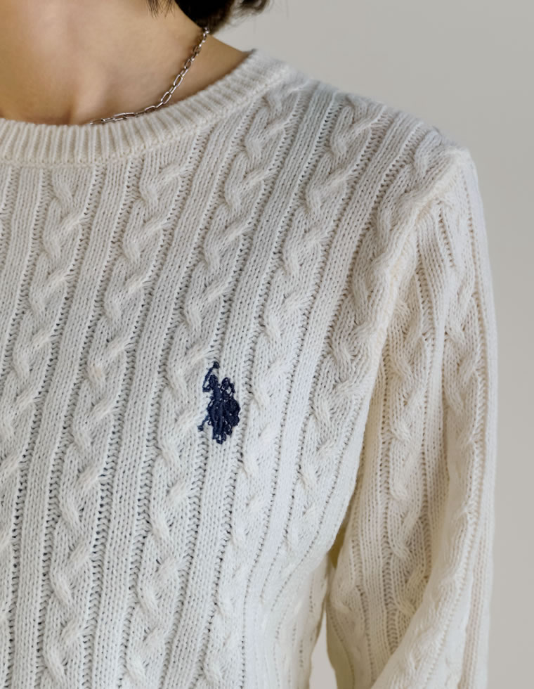 ワンポイント刺繍ケーブルニットトップス