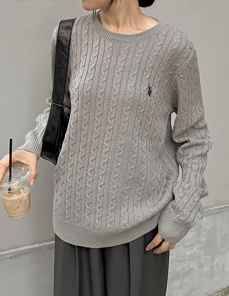 ワンポイント刺繍ケーブルニットトップス