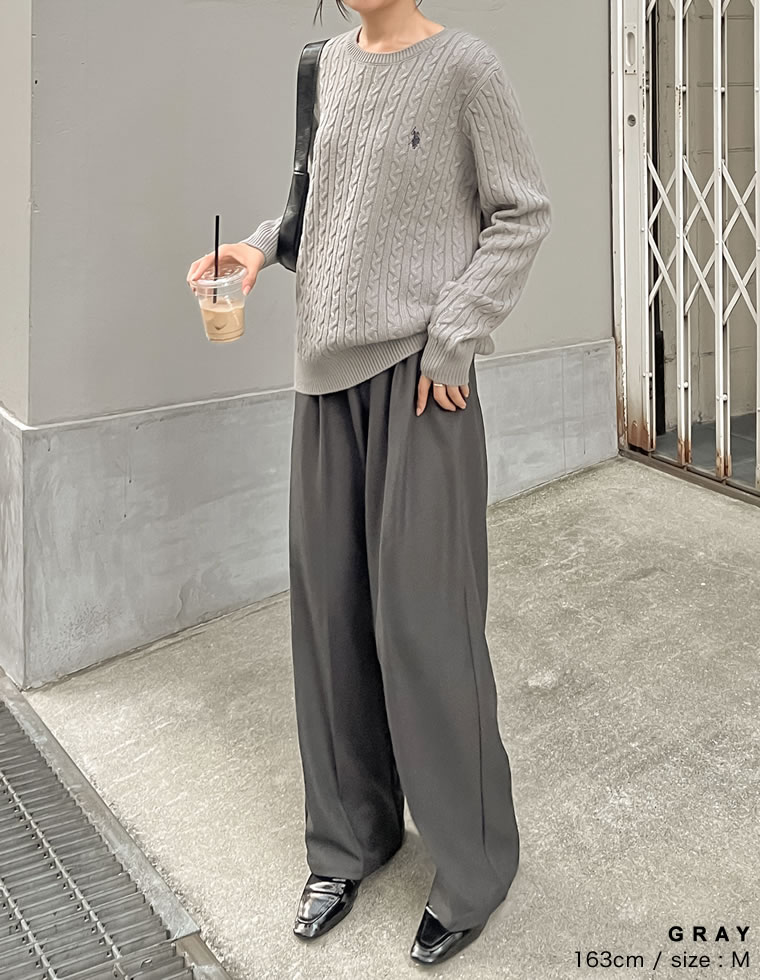 ワンポイント刺繍ケーブルニットトップス