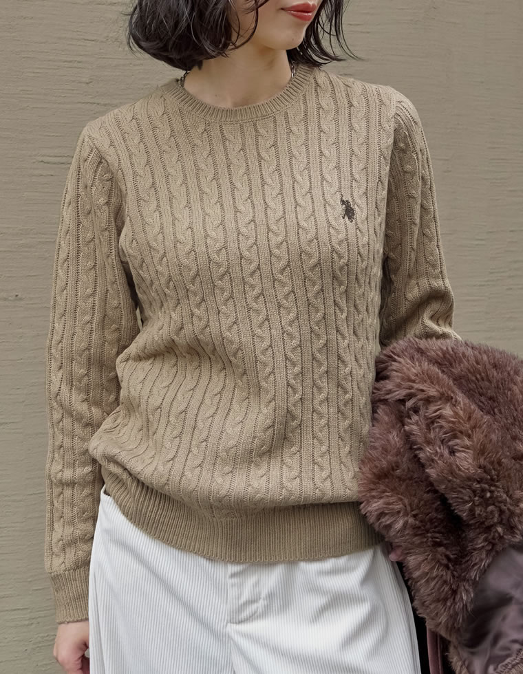 ワンポイント刺繍ケーブルニットトップス