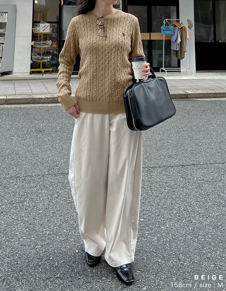 ワンポイント刺繍ケーブルニットトップス