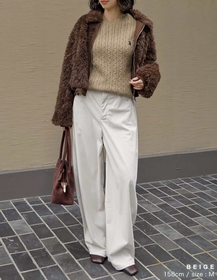 ワンポイント刺繍ケーブルニットトップス