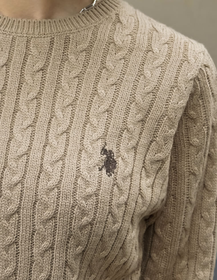 ワンポイント刺繍ケーブルニットトップス